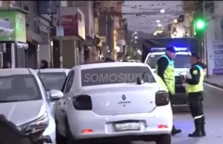 auto en contramano en calle Alvear