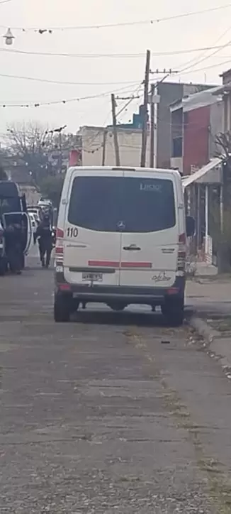 Operativo policias barrio casta�eda