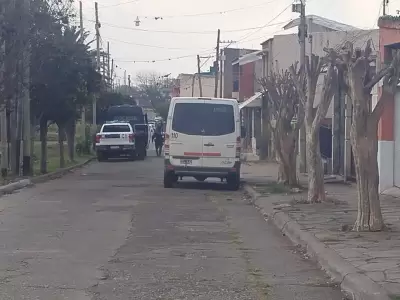 Operativo policias barrio casta�eda