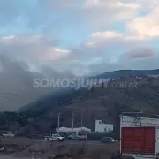 Incendio en la zona de Volcán: trabajan para contener las llamas