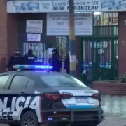 Tensión en Rosario: un estudiante llevó un arma en la mochila a la escuela y terminó demorado