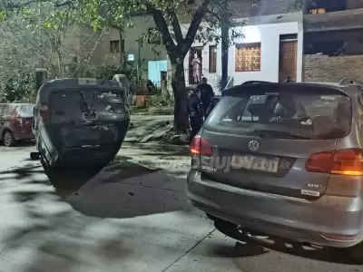 Siniestro vial en barrio Coronel Arias: conduc�a en estado de ebriedad y choc� a un auto estacionado