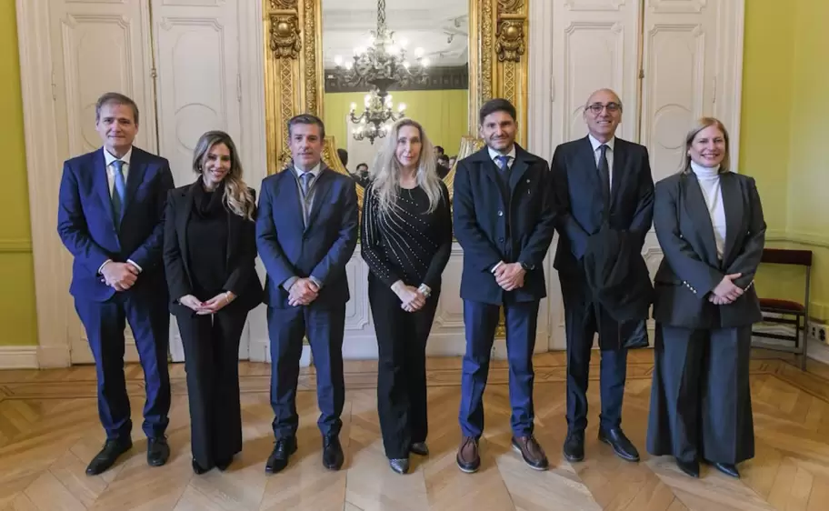 La secretaria general de la Presidencia, Karina Milei, junto al gobernador de Santa Fe, Maximiliano Pullaro, en Casa Rosada