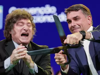 Milei comparti� con Flavio Bolsonaro en su viaje a Brasil