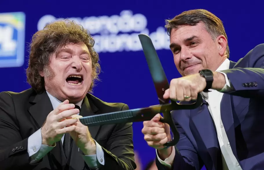 Milei compartió con Flavio Bolsonaro en su viaje a Brasil