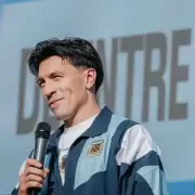 Lo recibió una multitud: Lisandro Martínez reapareció en su ciudad natal luego de la final y habló de las Malvinas