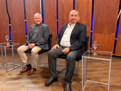 Arq. Eduardo Ra�l Caz�n, secretario de Ordenamiento Territorial y H�bitat, y el Arq. Jos� Luis Paiquez, presidente del IVUJ