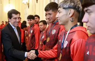 Carlos Sadir recibi� a los campeones de la Copa Jujuy en Casa de Gobierno