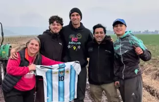 El "Dibu" Mart�nez sufri� un percance con su camioneta y sorprendi� con un enorme gesto a sus rescatistas