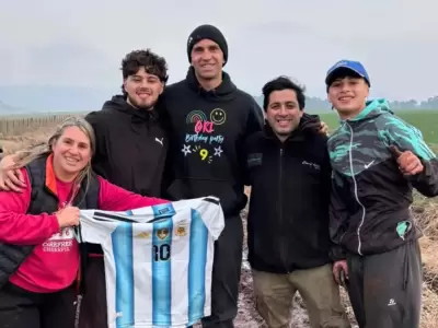 El "Dibu" Mart�nez sufri� un percance con su camioneta y sorprendi� con un enorme gesto a sus rescatistas